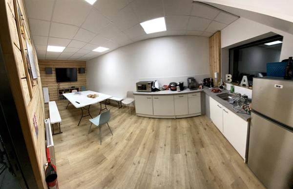 A LOUER Très Beau Local d'activité 350 m2 - Nord de NANTES