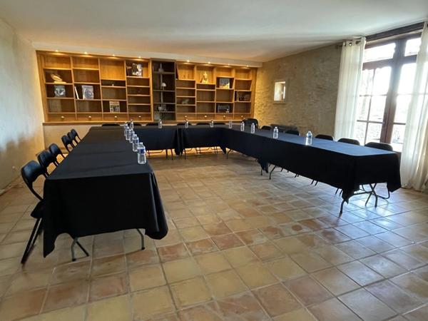 Proprieté de plus de 700m2 habitables sur 1,24 hectare de terrain, piscine et vue exceptionnelle