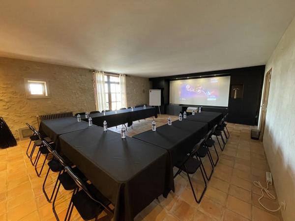 Proprieté de plus de 700m2 habitables sur 1,24 hectare de terrain, piscine et vue exceptionnelle