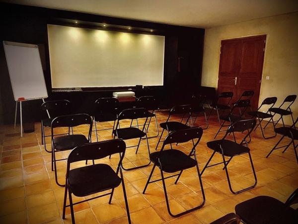 Proprieté de plus de 700m2 habitables sur 1,24 hectare de terrain, piscine et vue exceptionnelle