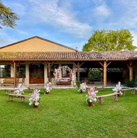 Proprieté de plus de 700m2 habitables sur 1,24 hectare de terrain, piscine et vue exceptionnelle