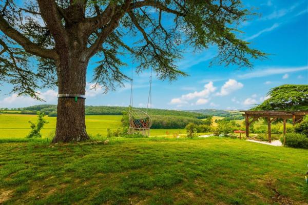 Proprieté de plus de 700m2 habitables sur 1,24 hectare de terrain, piscine et vue exceptionnelle