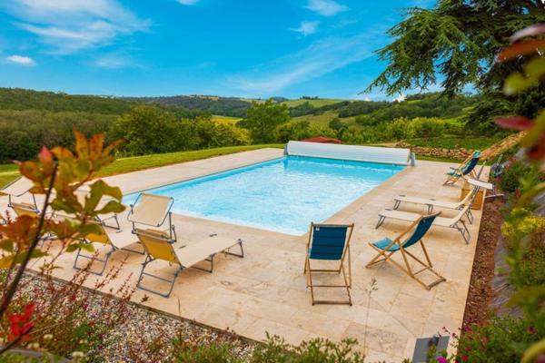 Proprieté de plus de 700m2 habitables sur 1,24 hectare de terrain, piscine et vue exceptionnelle