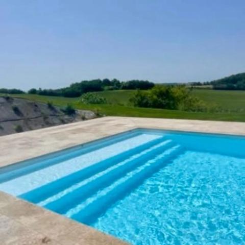 Proprieté de plus de 700m2 habitables sur 1,24 hectare de terrain, piscine et vue exceptionnelle