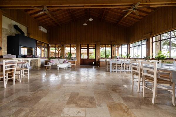 Proprieté de plus de 700m2 habitables sur 1,24 hectare de terrain, piscine et vue exceptionnelle