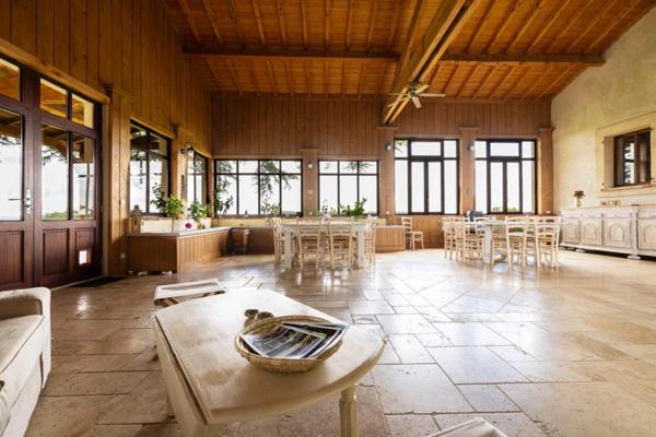 Proprieté de plus de 700m2 habitables sur 1,24 hectare de terrain, piscine et vue exceptionnelle