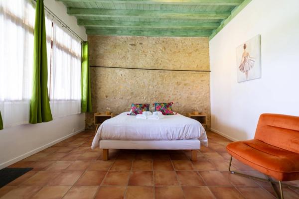 Proprieté de plus de 700m2 habitables sur 1,24 hectare de terrain, piscine et vue exceptionnelle