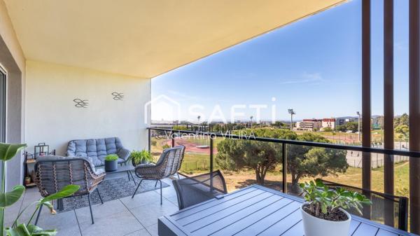Vue dégagée jusqu'à la mer, toit-terrasse spectaculaire de 97 M2