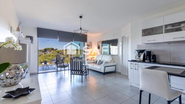 Vue dégagée jusqu'à la mer, toit-terrasse spectaculaire de 97 M2