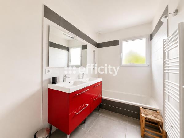 Maison
         4 pièces
        - 112 m² Bien prestige
