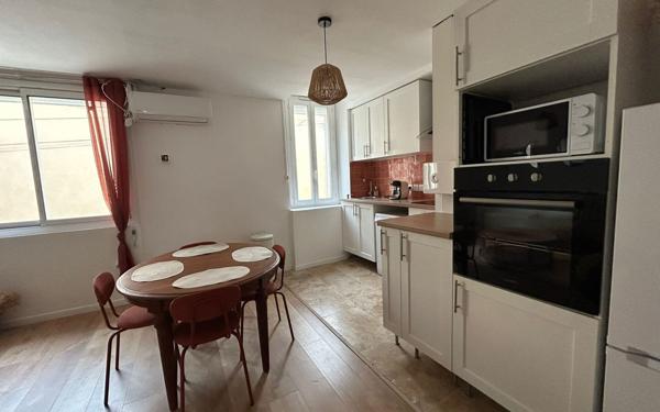 Immeuble à vendre    6 pièces •  Port-la-Nouvelle