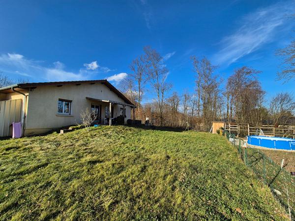 Maison Plain Pied  à vendre à Saint Etienne du Bois - 4 pièces, 3 chambres