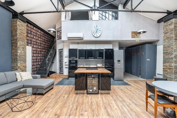 Loft à Villefranche-sur-Saône – Volumes remarquables & esprit industriel