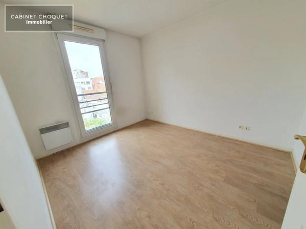 F2 EN RESIDENCE AVEC BALCON, GARAGE ET CAVE A LOUER - LA MADELEINE ROMARIN - 46 m 2 - 828 € charges comprises par mois
