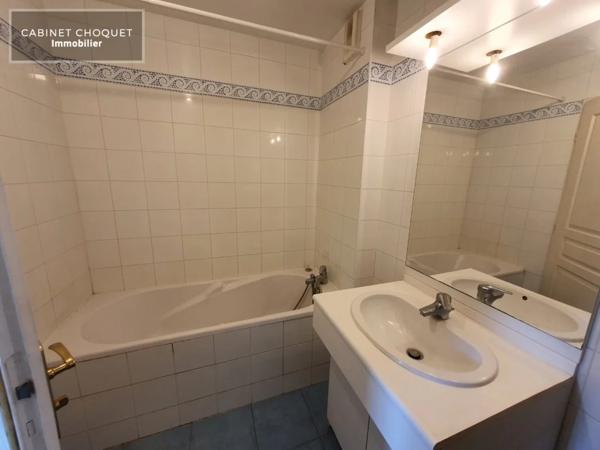 F2 EN RESIDENCE AVEC BALCON, GARAGE ET CAVE A LOUER - LA MADELEINE ROMARIN - 46 m 2 - 828 € charges comprises par mois
