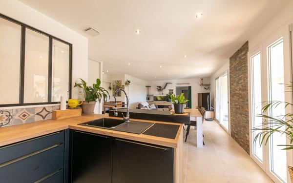 Maison à vendre    5 pièces •  Opoul-Périllos