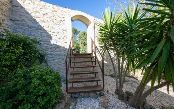 Maison à vendre    5 pièces •  Opoul-Périllos