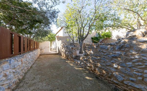 Maison à vendre    5 pièces •  Opoul-Périllos