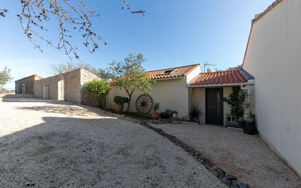 Maison à vendre    5 pièces •  Opoul-Périllos