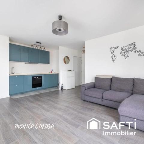 Situé au 5e et dernier étage d'une résidence récente de 2019 avec ascenseur, ce bel appartement de 3 pièces d'environ 60 m2, séduit immédiatement par sa luminosité, son agencement fonctionnel et son confort moderne.