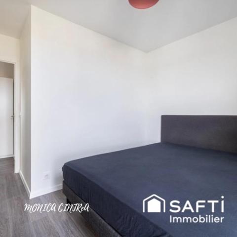 Situé au 5e et dernier étage d'une résidence récente de 2019 avec ascenseur, ce bel appartement de 3 pièces d'environ 60 m2, séduit immédiatement par sa luminosité, son agencement fonctionnel et son confort moderne.