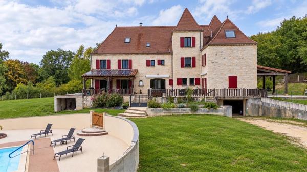 Propriété de 10 chambres avec logements indépendants et piscine chauffée – Gourdon