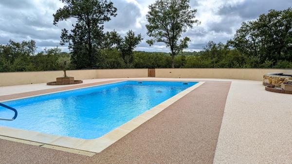 Propriété de 10 chambres avec logements indépendants et piscine chauffée – Gourdon