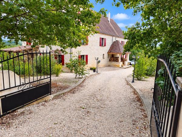 Propriété de 10 chambres avec logements indépendants et piscine chauffée – Gourdon
