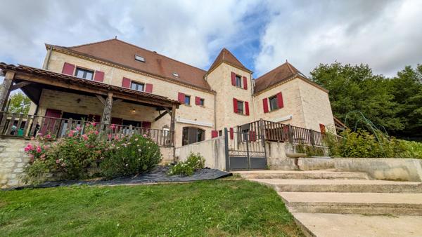 Propriété de 10 chambres avec logements indépendants et piscine chauffée – Gourdon