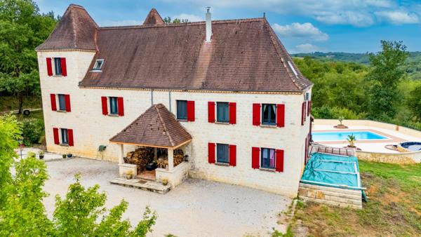 Propriété de 10 chambres avec logements indépendants et piscine chauffée – Gourdon