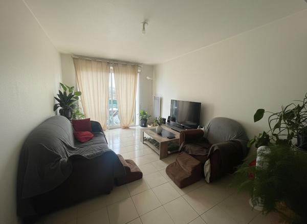 A vendre à Séné appartement une chambre et une place de parking