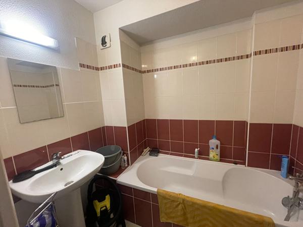 A vendre à Séné appartement une chambre et une place de parking