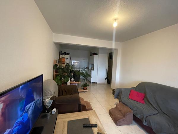 A vendre à Séné appartement une chambre et une place de parking