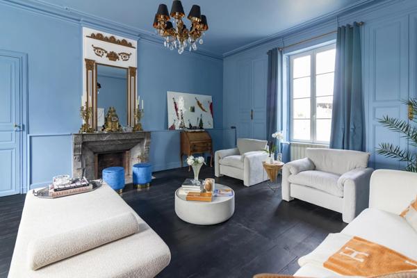 Château d’Exception avec Dépendances, Piscine et Jardin Paysager – Proche de St Jean d’Angély