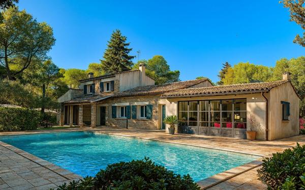 Maison à vendre    4 pièces • 155 m2 Nîmes