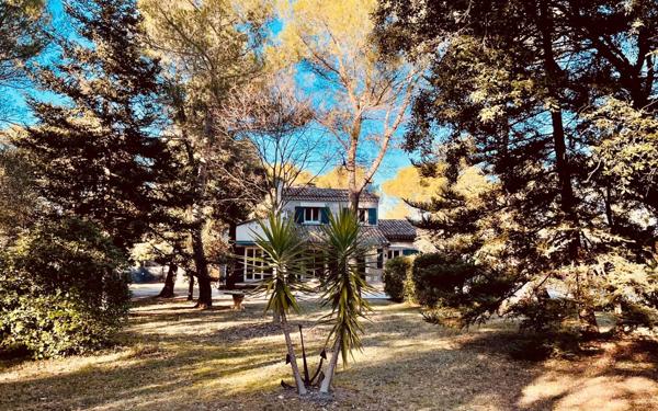 Maison à vendre    4 pièces • 155 m2 Nîmes