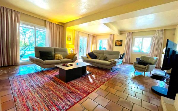 Maison à vendre    4 pièces • 155 m2 Nîmes