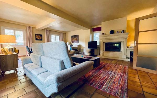 Maison à vendre    4 pièces • 155 m2 Nîmes