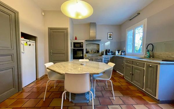 Maison à vendre    4 pièces • 155 m2 Nîmes