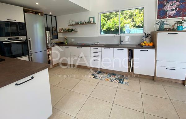 Maison récente - Plain pied - Piscine