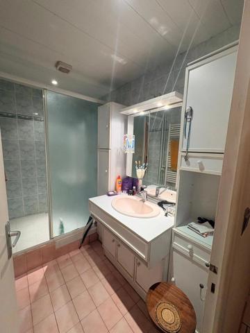 Vente                                                      Appartement
                        
                     4 pièces                      73 m2                     à Guilherand-Granges
