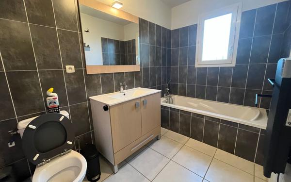 Maison à louer    5 pièces •  Caveirac