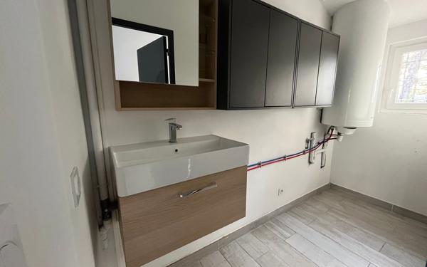 Maison à louer    5 pièces •  Caveirac