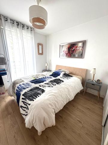 Villemomble 10 min RER E...Bel appartement de 2 pièces + Pkg + Cave + Asc