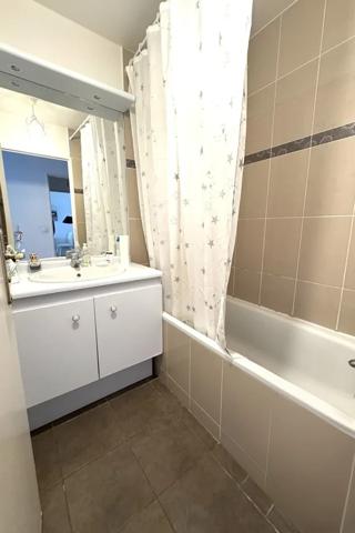 Villemomble 10 min RER E...Bel appartement de 2 pièces + Pkg + Cave + Asc