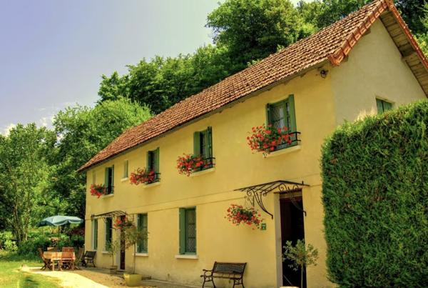 Ensemble immobilier avec piscine – 2 gîtes ou maison d’habitation – Périgord Noir