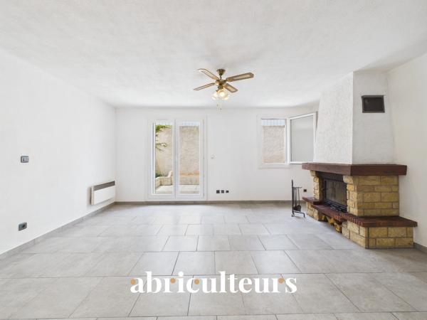 Maison familiale T5 avec terrasse dans une résidence sécurisée en vente à Marseille(13010)