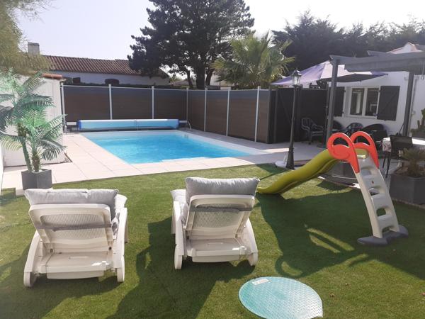 A Noirmoutier en l 'ile, maison avec studio en pierres, pour une surface habitable de 127 m2, avec une piscine dans une propriété de 1041 m2.