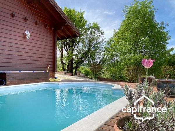 01300 CUZIEU MAISON BOIS MASSIF TYPE CHALET, 146 m² ,PLAIN-PIED TERRASSE, GARAGE,PISCINE, TERRAIN 1100 M2