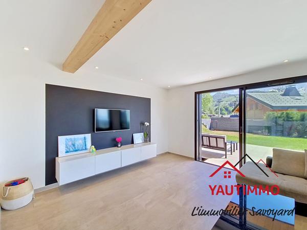 Bogève (74250) Maison contemporaine poteaux-poutres 150 m² avec vue panoramique – 3 chambres – Bogève Vallée Verte